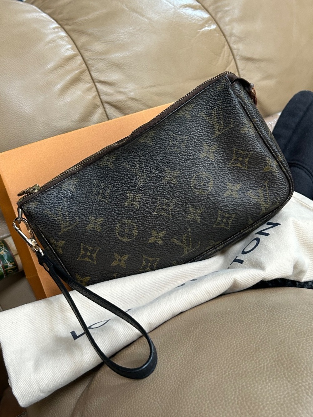 💯 authentic Louis Vuitton Pouchette accessories monogram